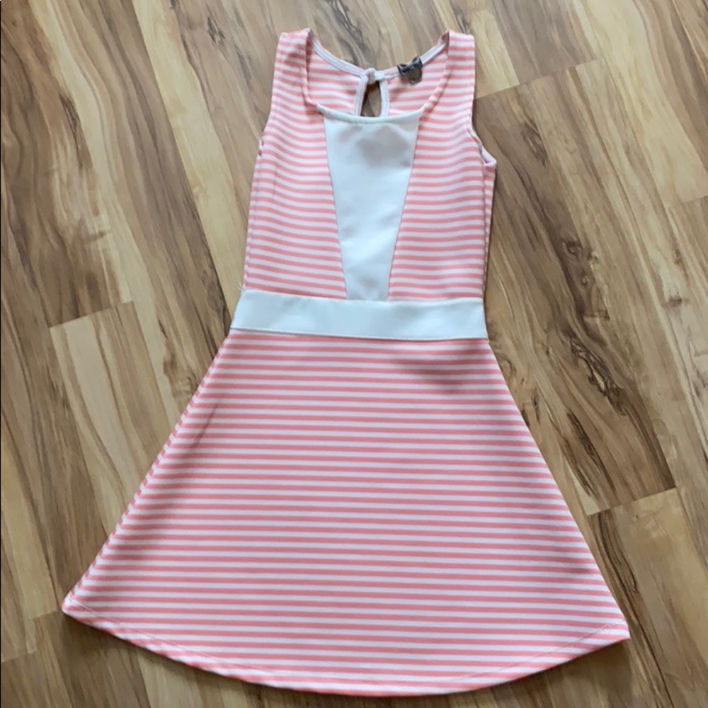 A used pretty girl dress, girl size 6X.